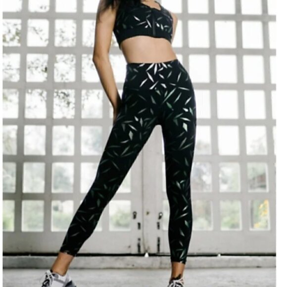 NWT - Zyia Black Rhombus Mirage Luxe Hi-Rise 7/8 Size 8-10 - Picture 1 of 8